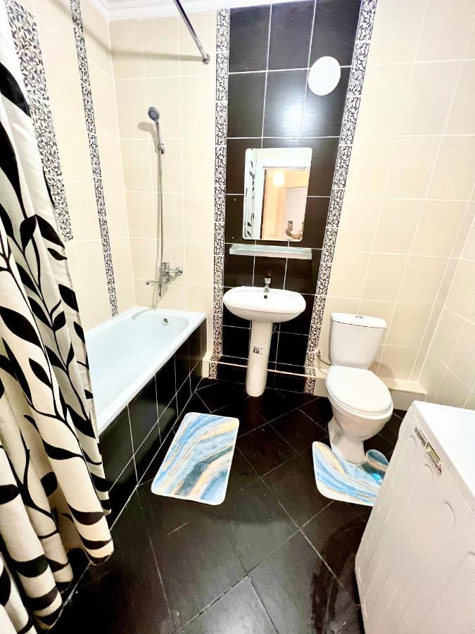 Hyat Apartment Bishkek Esterno foto
