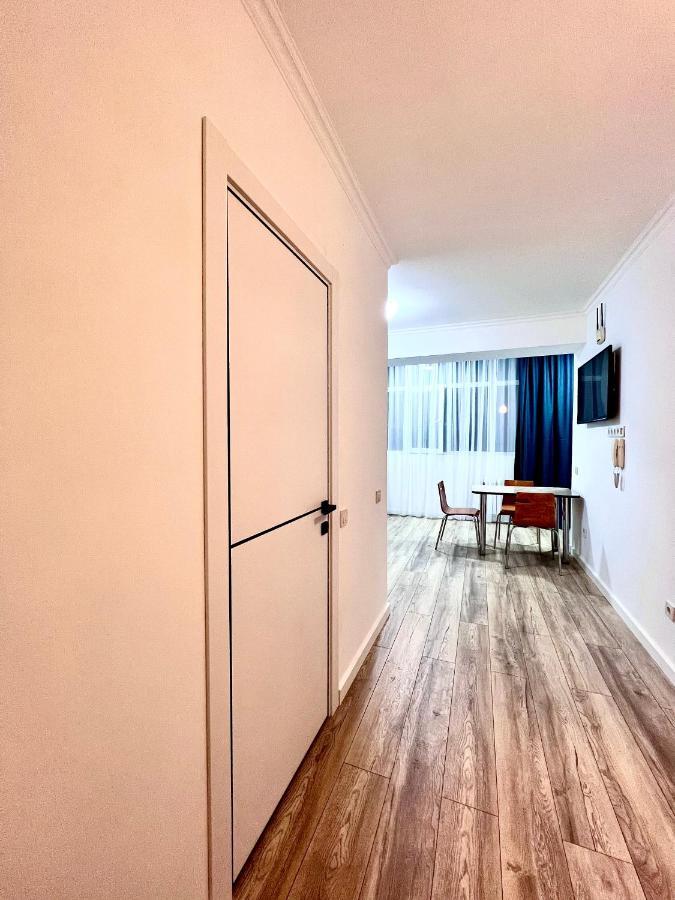 Hyat Apartment Bishkek Esterno foto