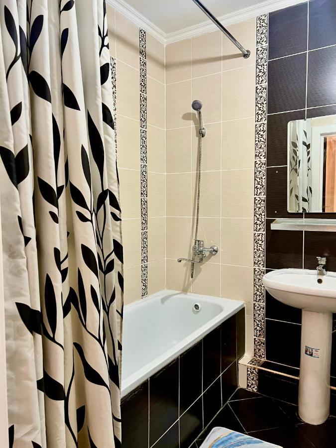 Hyat Apartment Bishkek Esterno foto