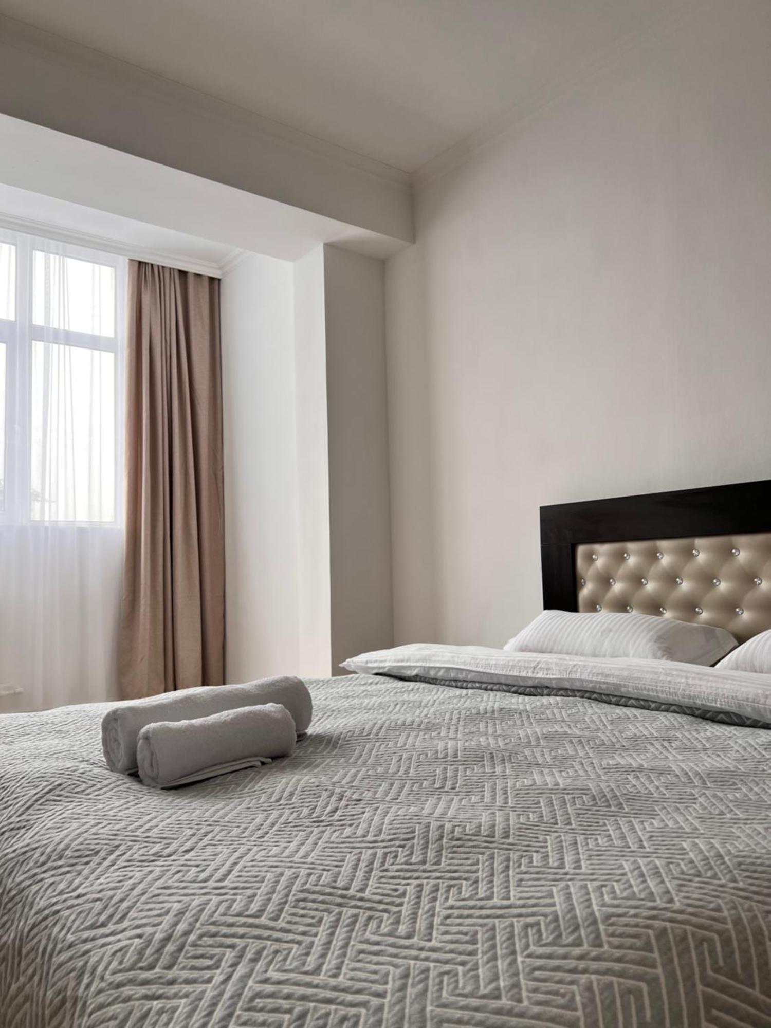 Hyat Apartment Bishkek Esterno foto