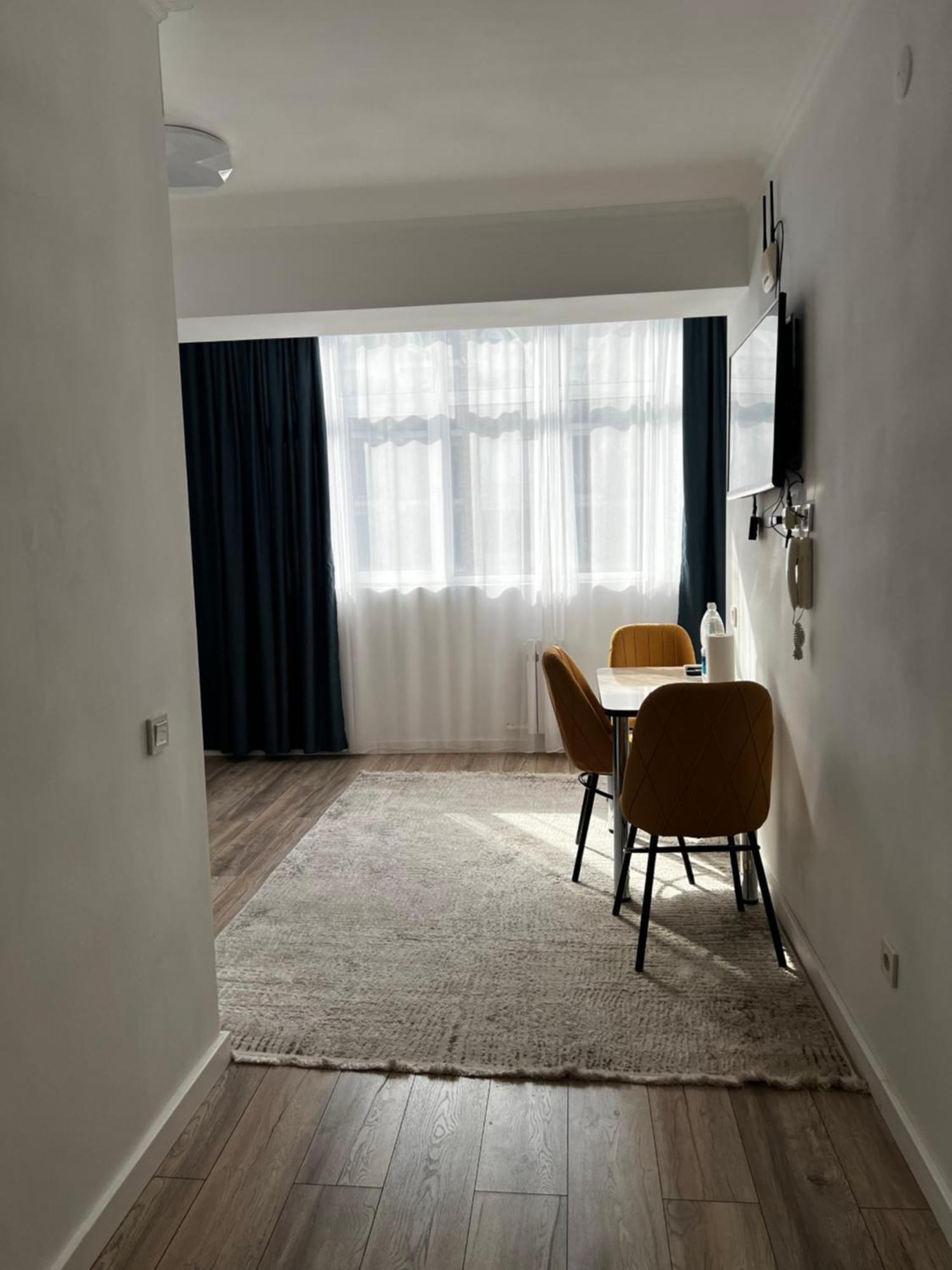 Hyat Apartment Bishkek Esterno foto