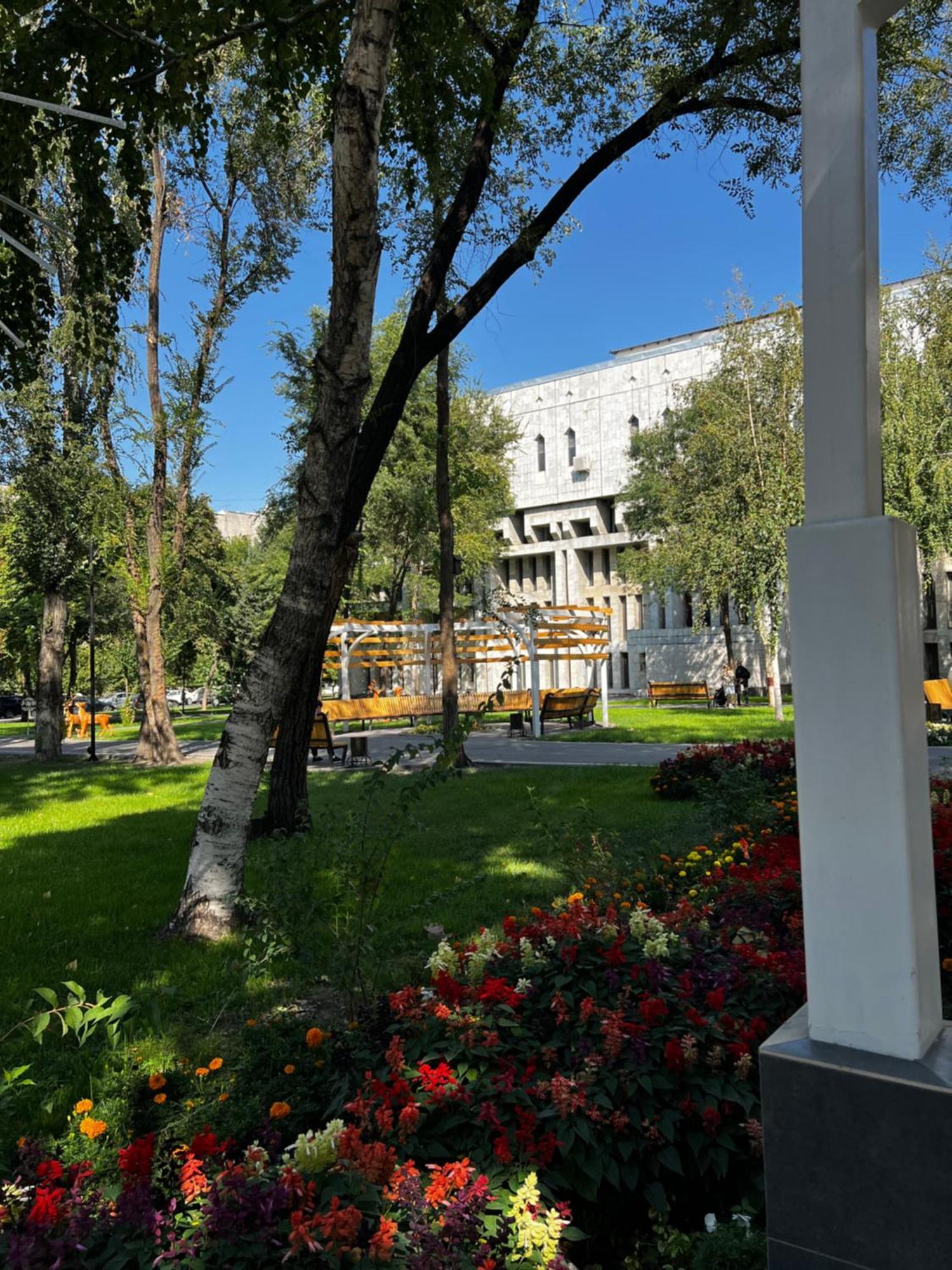 Hyat Apartment Bishkek Esterno foto