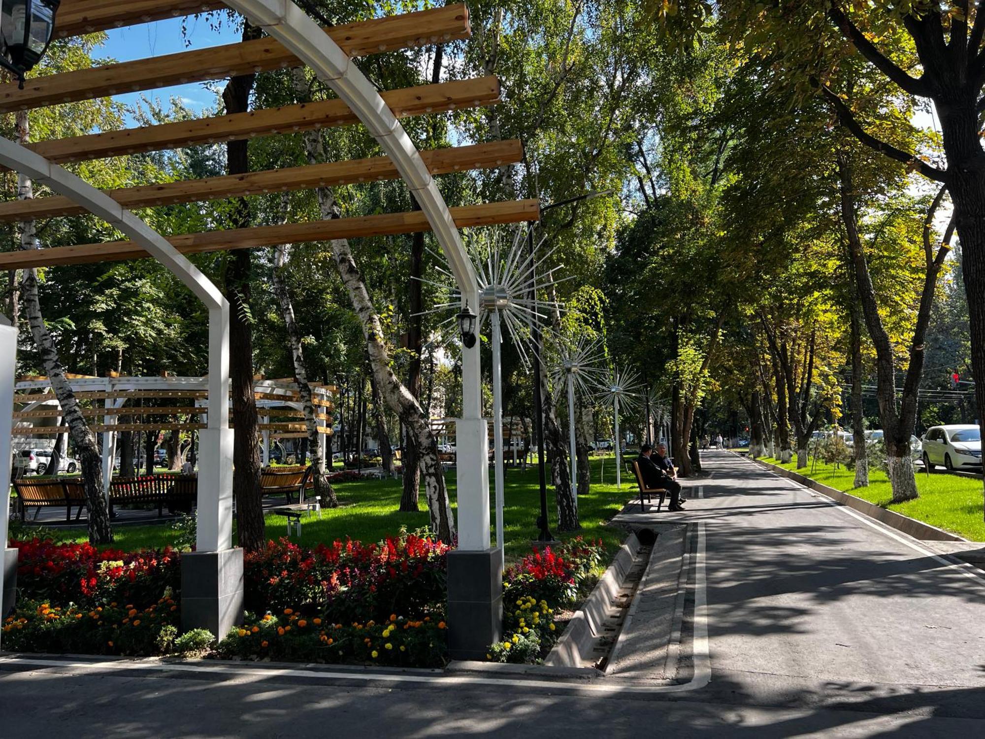 Hyat Apartment Bishkek Esterno foto
